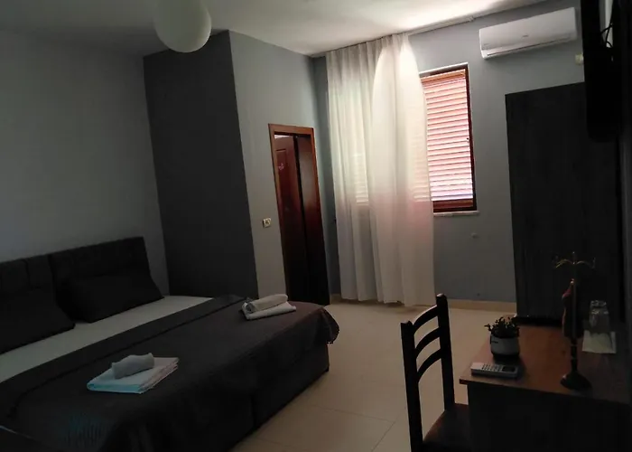 Clothes Konukevi Shkodër