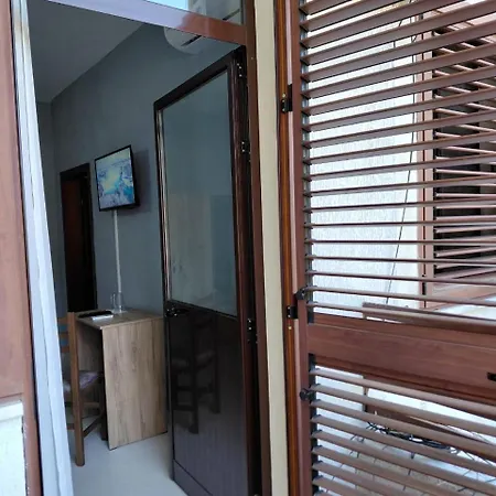 Clothes بيت ضيافة